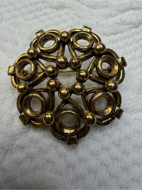 Vintage Gold Floral Filigree Brooch